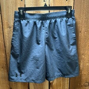 Like new Under Armour Youth shorts sz L